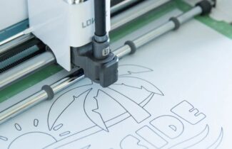Plotter de corte LokLik iCraft dibujando